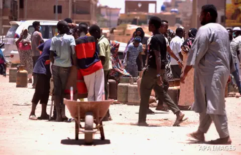 Sudanese wait near of the empty gas canisters at a natural gas station, amid concerns about the spread of the coronavirus disease (COVID-19), in Khartoum, Sudan, on April 23, 2020. Photo by faiz Abu bakr