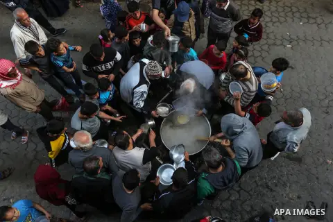 A Palestinian man distributes free food during the holy fasting month of Ramadan, amid concerns about the spread of the coronavirus disease (COVID-19), in al-Shijaiyah neighborhood, in Gaza city on April 28, 2020. Muslim...