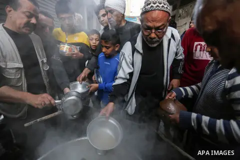 A Palestinian man distributes free food during the holy fasting month of Ramadan, amid concerns about the spread of the coronavirus disease (COVID-19), in al-Shijaiyah neighborhood, in Gaza city on April 28, 2020. Muslim...
