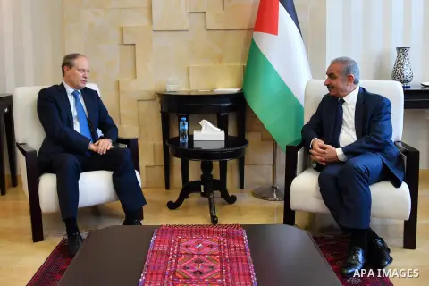 Palestinian Prime Minister Mohammad Ishtayeh, meets with French consul, in the West Bank city of Ramallah, on May 28, 2020. Photo by Prime Minister Office
