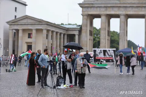 Palestinian protesters demonstrate in front of the American embassy against Israel's plans to annex parts of the occupied West Bank in Berlin, Germany on June 20, 2020. Photo by Manar Shahin