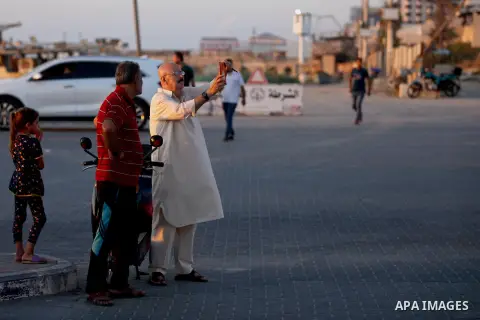 Palestinians enjoy at Gaza seaport after its reopening as the coronavirus disease (COVID-19) restrictions ease in Gaza City July 3, 2020. Photo by Mahmoud Ajjour