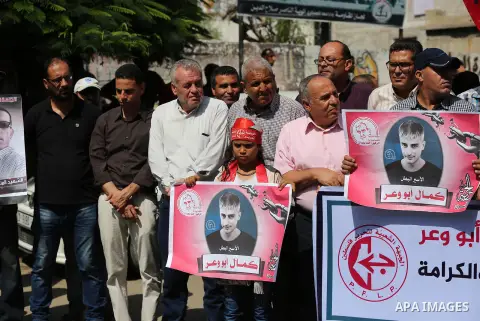 Palestinians take part in a protest in solidarity with prisoners in Israeli jails, in front of the Red cross office, in Gaza city on July 20, 2020. Photo by Ashraf Amra