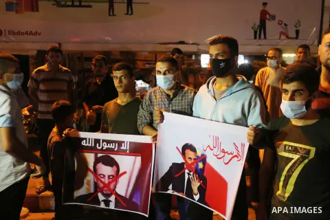 Palestinians take part in a protest against the French incitement against the Islamic religion and the Holy Prophet Muhammad, in Khan Younis in the southern Gaza Strip on October 24, 2020. Photo by Ashraf Amra