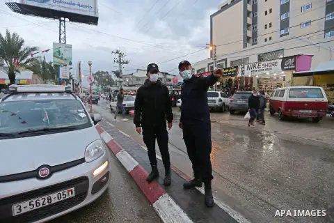 Palestinians shop from the markets and shops, in Deir Al-Balah in the center of the Gaza Strip, on December 17, 2020, after the Ministry of Interior in Gaza City announced the comprehensive closure on Friday and Saturday...