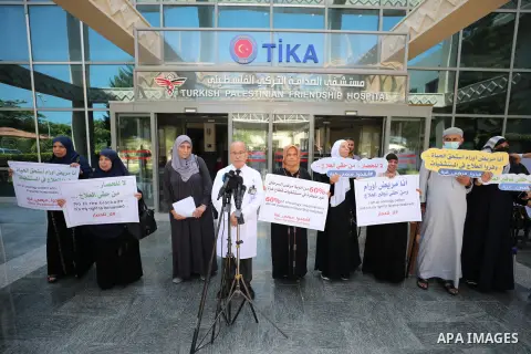 Palestinians who suffer from cancer take part in a protest to demand their right to treatment and against the Israeli blockade, in Gaza city on August 24, 2023. Photo by Atia Darwish \ apaimages