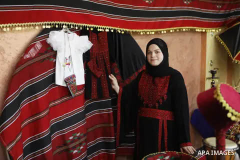 Palestinians attend an exhibition of handicrafts "Jafra Bazaar", in the West Bank city of Hebron on July 10, 2023. Photo by Mamoun Wazwaz \ apaimages