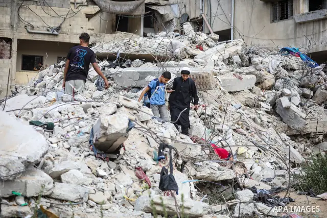 Civil Defense crews recover the bodies of Palestinians from beneath the rubble of a house belonging to the Attallah family, which was destroyed in an Israeli strike during the war, in Gaza City on September 26, 2026. Res...