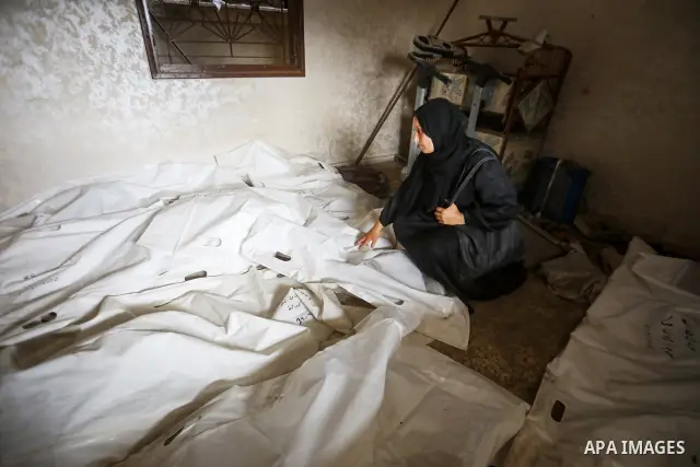 Civil Defense crews recover the bodies of Palestinians from beneath the rubble of a house belonging to the Attallah family, which was destroyed in an Israeli strike during the war, in Gaza City on September 26, 2026. Res...