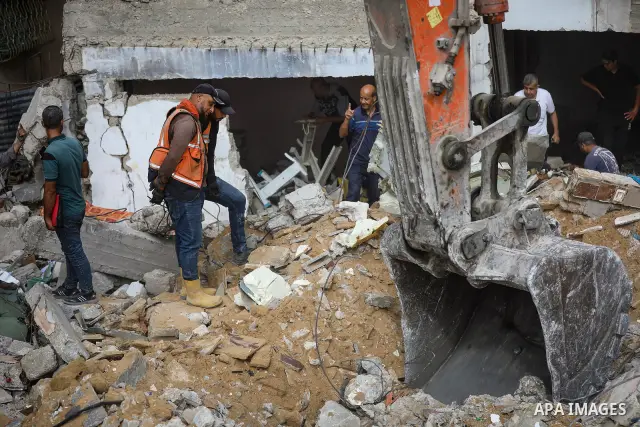 Civil Defense crews recover the bodies of Palestinians from beneath the rubble of a house belonging to the Attallah family, which was destroyed in an Israeli strike during the war, in Gaza City on September 26, 2026. Res...