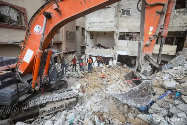 Civil Defense crews recover the bodies of Palestinians from beneath the rubble of a house belonging to the Attallah family, which was destroyed in an Israeli strike during the war, in Gaza City on September 26, 2026. Res...
