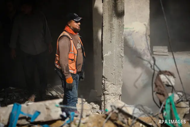 Civil Defense crews recover the bodies of Palestinians from beneath the rubble of a house belonging to the Attallah family, which was destroyed in an Israeli strike during the war, in Gaza City on September 26, 2026. Res...