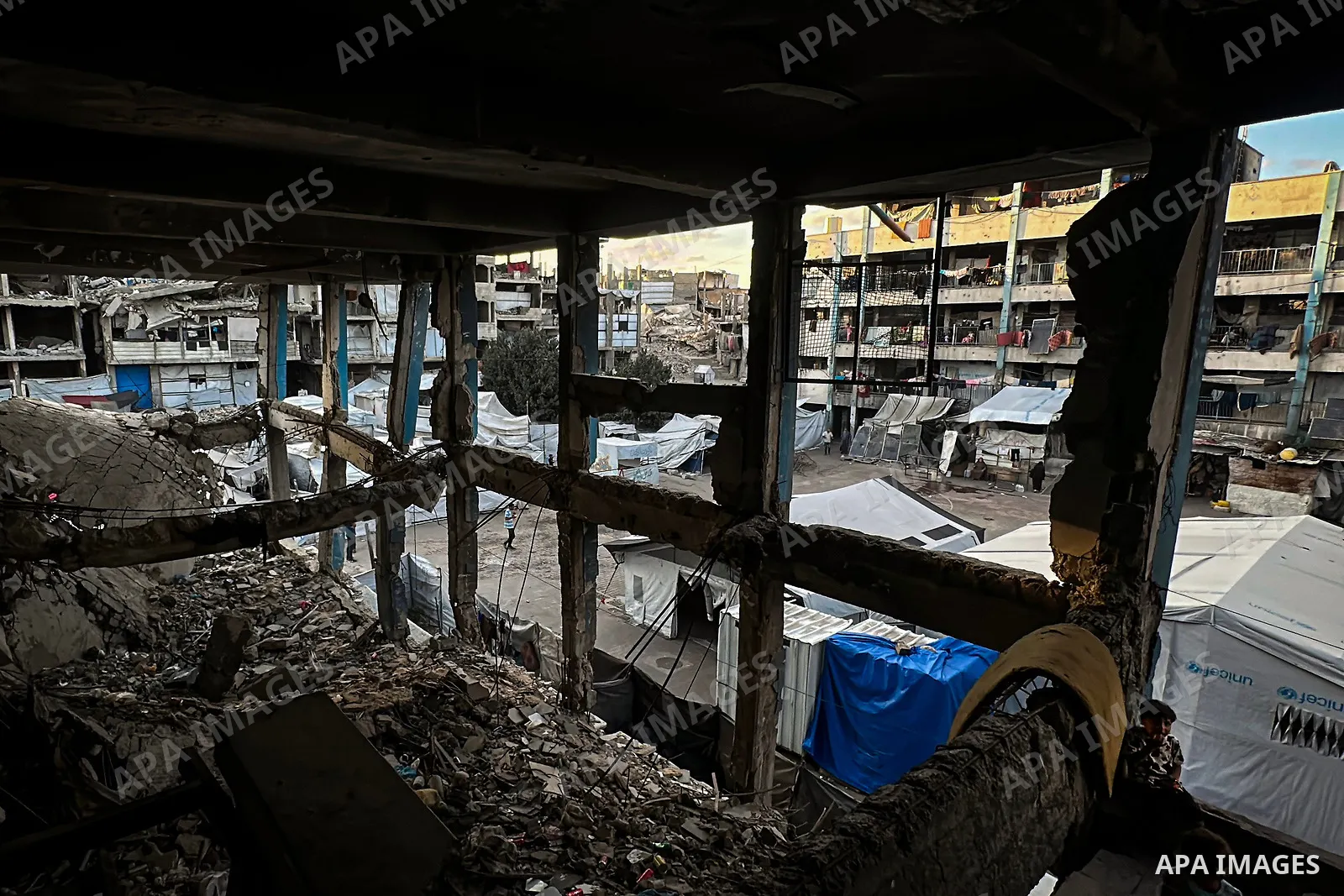Displaced Palestinians continue their daily lives inside a school damaged during Israeli airstrikes in Jabalia, northern Gaza Strip, on September 27, 2026. The scene comes amid a continuing housing and education crisis i...