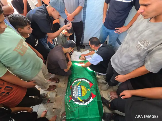 CAPTION: Palestinians mourn and attend the funeral of Hassan al-Batta, 42, who died from wounds sustained in an Israeli airstrike that targeted him in central Khan Younis, in the southern Gaza Strip, on September 25, 202...